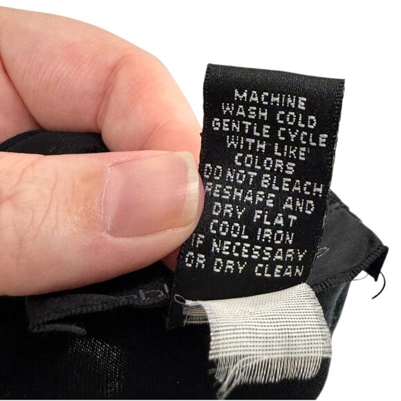 Cable & Gauge Rosette Floral V-Neck Blouse SMALL Black Cap Sleeve Stretch Career - Picture 11 of 11